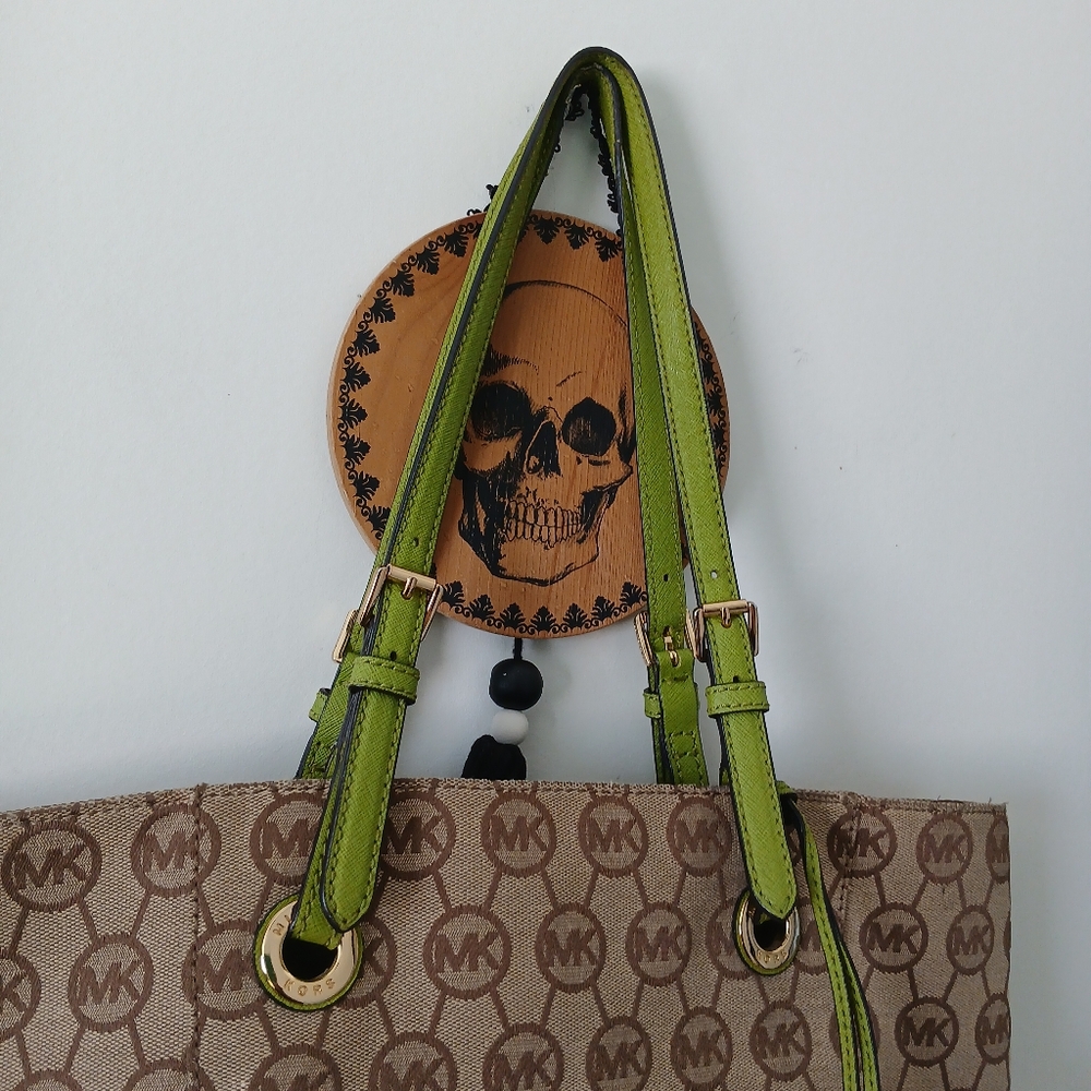 Michael Kors Shoulder Tote Bag With Green Handles & Interior - Picture 3 of 9
